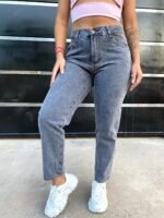 JEAN MOM RIGIDO GRIS NEVADO