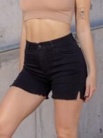 SHORT ELASTIZADO NEGRO CON AVERTURA LATERAL