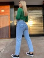 JEAN MOM RIGIDO CELESTE CON ROTURAS LASER - Imagen 2
