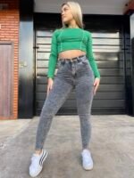 JEANS CLASICO ELASTIZADO GRIS NEVADO CON COSTURA CAMEL - Imagen 5