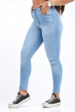 JEAN CLASICO ELASTIZADO CELESTE CON BIGOTES - Imagen 3