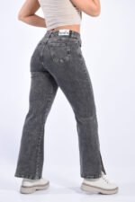 JEAN WIDE ELASTIZADO GRIS CON AVERTURA EN LA BOTA - Imagen 2