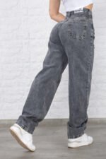 JEAN BAGGY RIGIDO GRIS CON ROTURAS LASER - Imagen 3