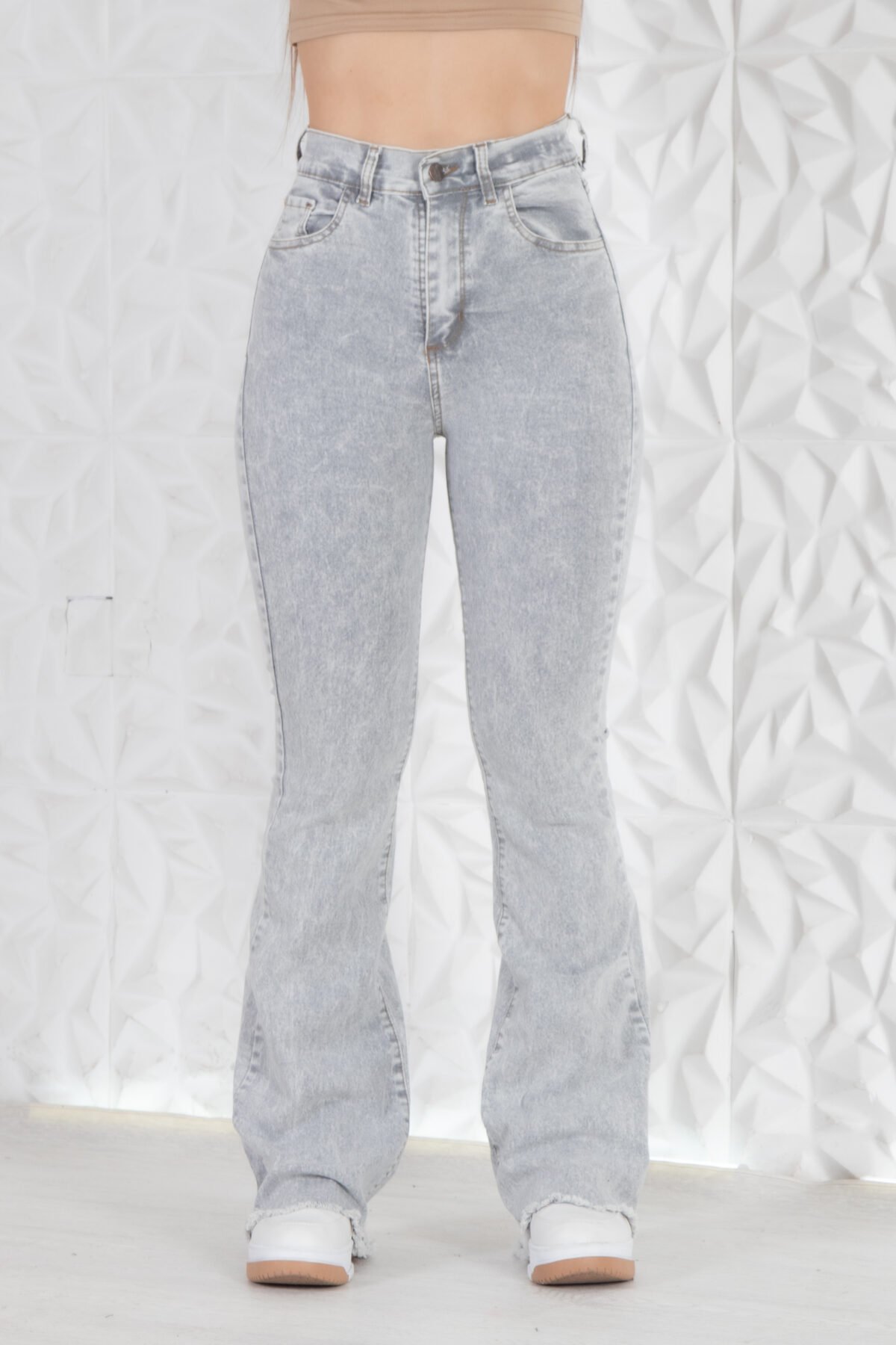 1042-18-jean-wide-leg-gris-claro-nevado-app-frente JEAN OXFORD ELASTIZADO GREY CLARITO BOTA DEFLECADO - Imagen 1