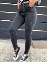 JEAN ELASTIZADO NEGRO NEVADO SUAVE CON ROTURAS LASER