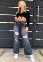 JEAN WIDE GRIS RIGIDO CON ROTURAS Y BIGOTES LASER - Imagen 4