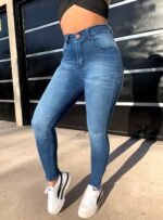 JEANS CLASICO AZUL LISO CON BIGOTES LASER - Imagen 3