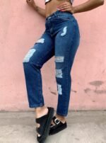 JEAN MOM RIGIDO AZUL CON ROTURAS LASER. - Imagen 5