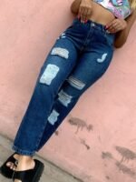 JEAN MOM RIGIDO AZUL CON ROTURAS LASER. - Imagen 2
