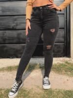 JEAN ELASTIZADO GRIS CON ROTURAS LASER