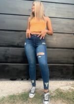 JEAN ELASTIZADO AZUL OXIDO CON ROTURAS Y BIGOTES LASER. - Imagen 4