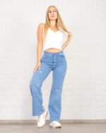 PANTALON WIDE ELASTIZADO CELESTE CON ROTURAS LÁSER - Imagen 3