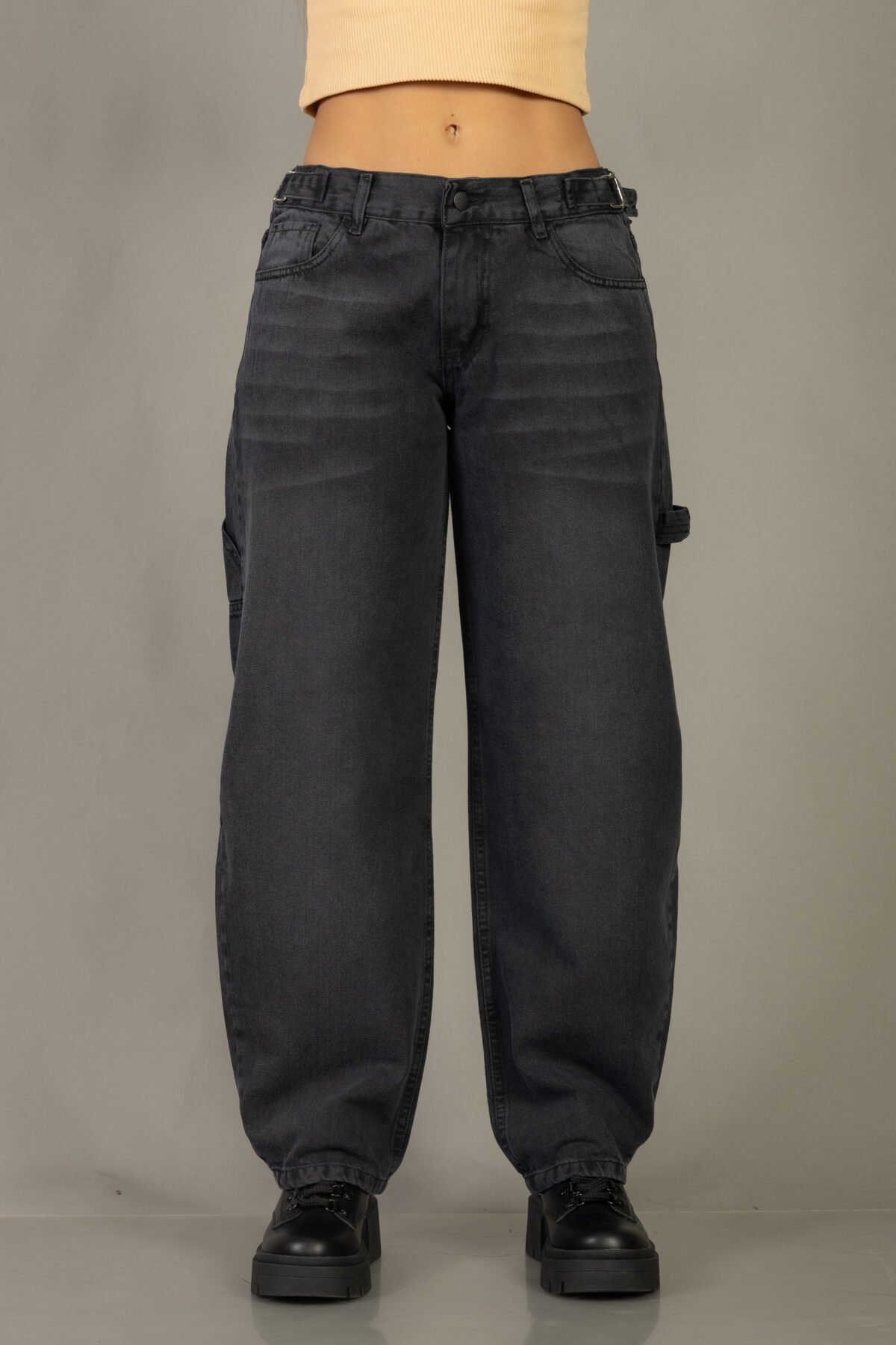 1005-24-jean-baggy-carpintero-negro-con-cintura-reguladora-espalda BAGGY TIRO BAJO GRIS LOCALIZADO - Imagen 1