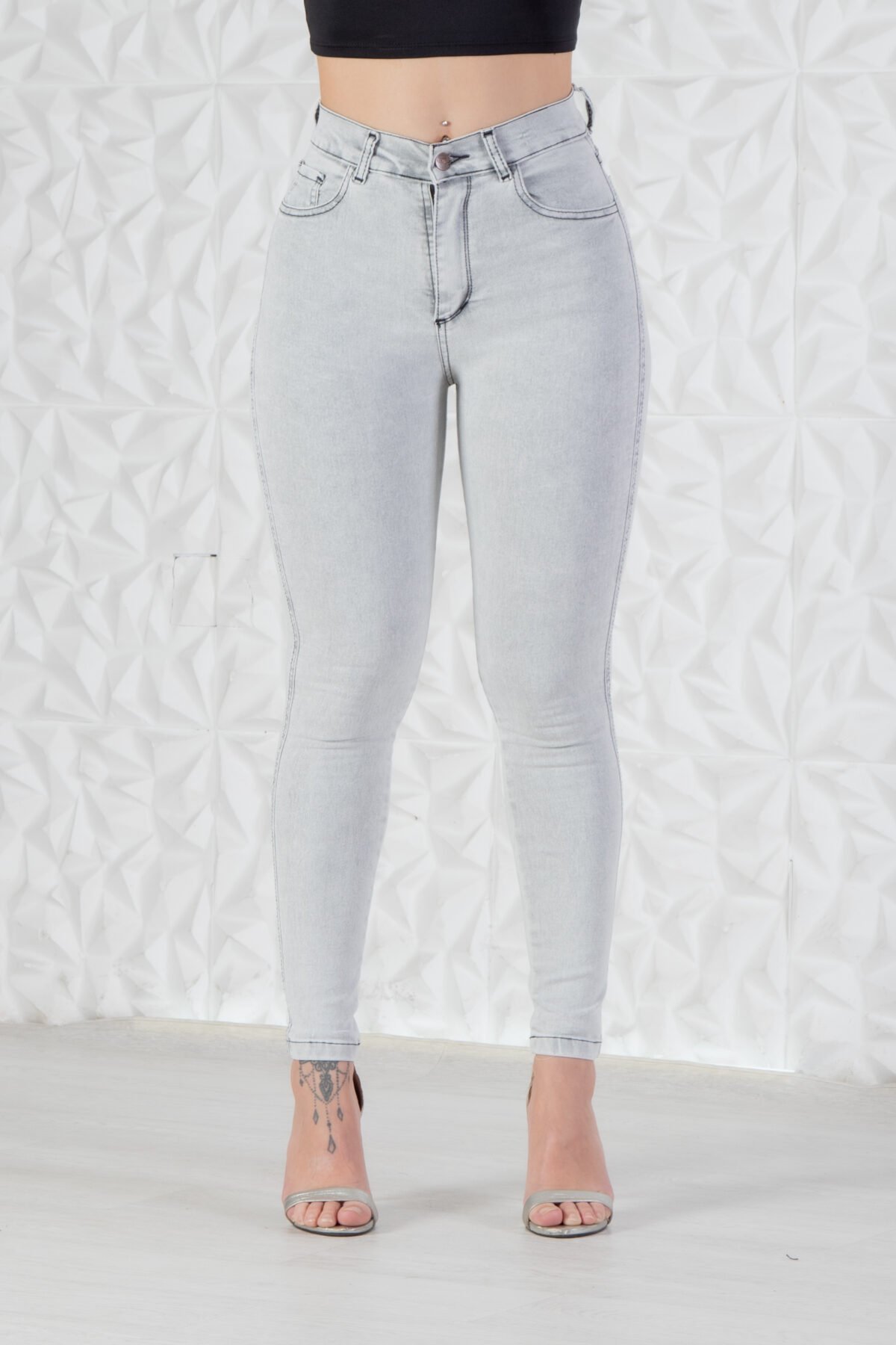 1022-32-jean-chupin-gris-claro-frente JEAN CLASICO GREY CON COSTURA NEGRO - Imagen 1